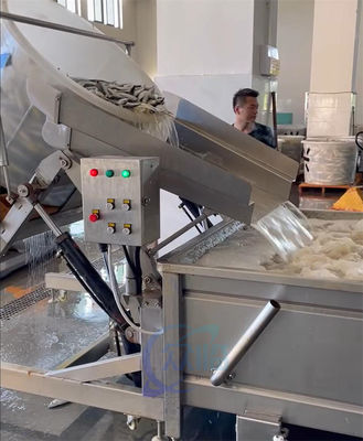 Lifting platform raw material feeding machine fish and shrimp high pressure cleaning machine lifting conveyor belt